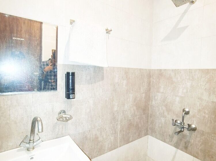 هتل Airport Travel Inn Deluxe