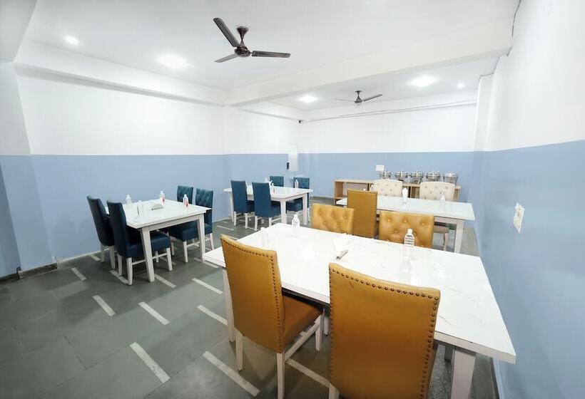 هتل Airport Travel Inn Deluxe