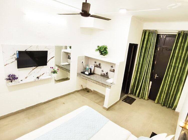 هتل Airport Travel Inn Deluxe