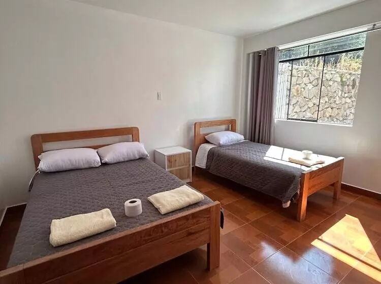 پانسیون Central Climbing Hostel