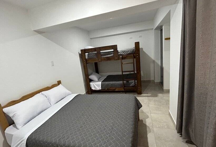 פנסיון Central Climbing Hostel