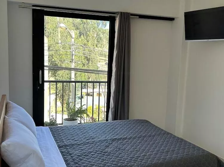 پانسیون Central Climbing Hostel