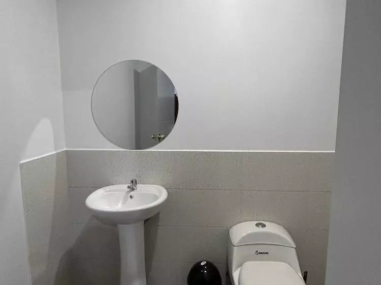 پانسیون Central Climbing Hostel