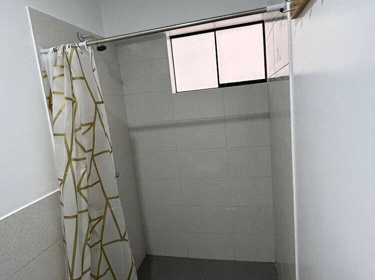 פנסיון Central Climbing Hostel