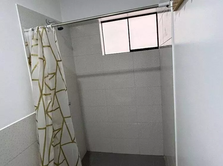 پانسیون Central Climbing Hostel