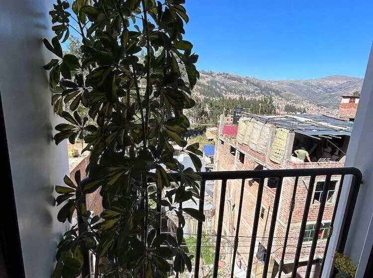 پانسیون Central Climbing Hostel