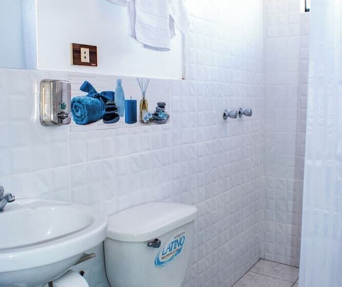 هتل Hostal Perlaschallay