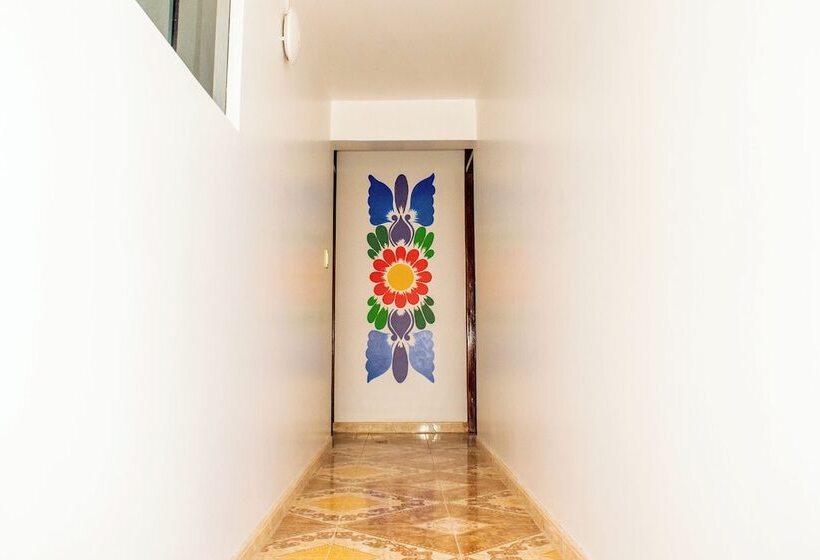 هتل Hostal Perlaschallay