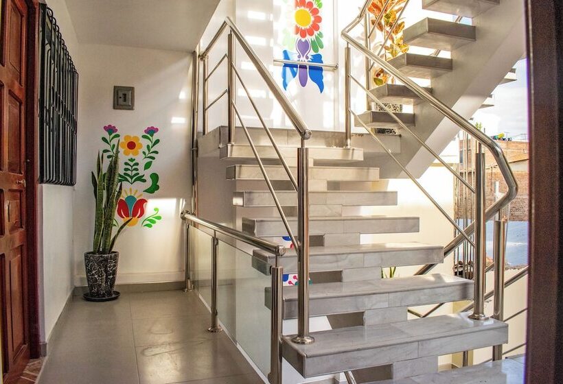 هتل Hostal Perlaschallay