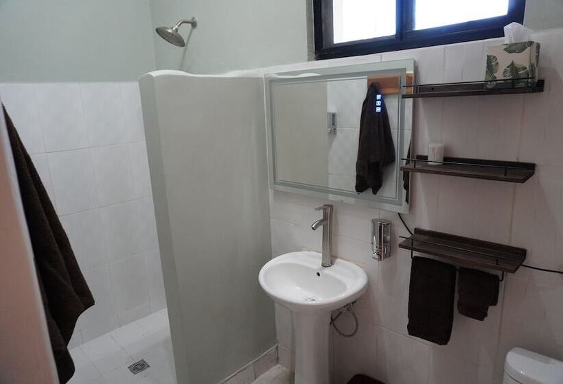 צימר Zenquility Inn & Tavern