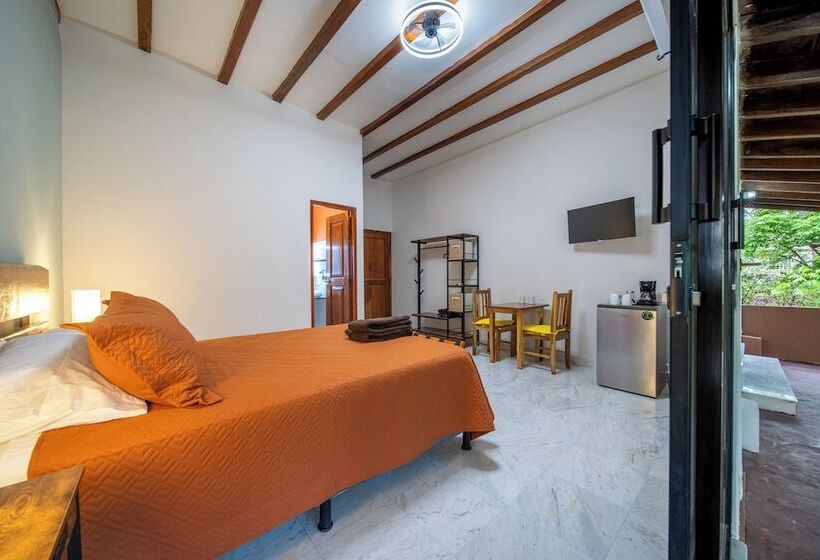 צימר Zenquility Inn & Tavern