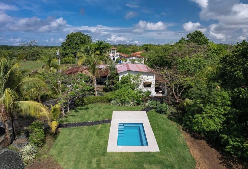 צימר Zenquility Inn & Tavern