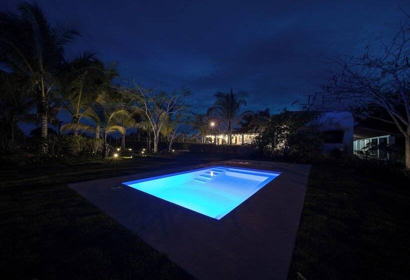 צימר Zenquility Inn & Tavern