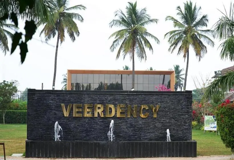 ホテル Veerdency Luxury Resort