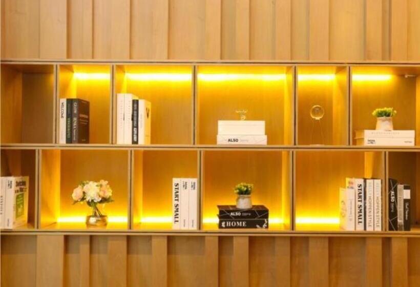 Echarm Hotel Wuhan Changjiang New District Gaoche Metro Station