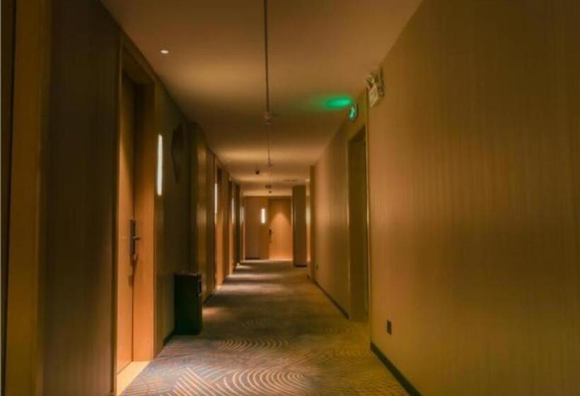 Echarm Hotel Wuhan Changjiang New District Gaoche Metro Station