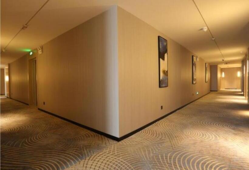 Echarm Hotel Wuhan Changjiang New District Gaoche Metro Station