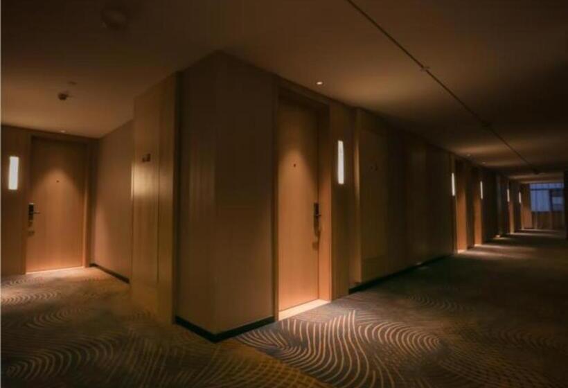 Echarm Hotel Wuhan Changjiang New District Gaoche Metro Station