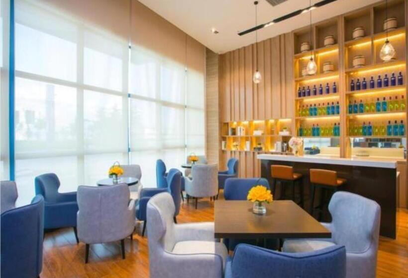 Echarm Hotel Wuhan Changjiang New District Gaoche Metro Station