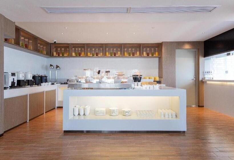 Echarm Hotel Wuhan Keting Polar Ocean World