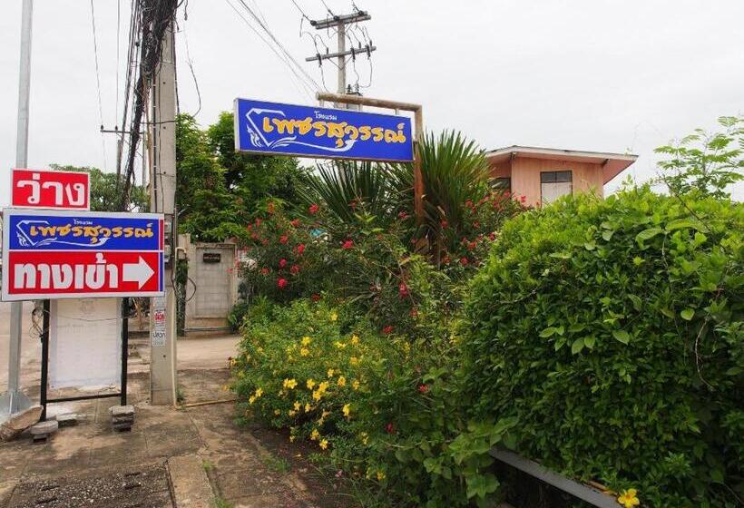 Отель Phetsuwan