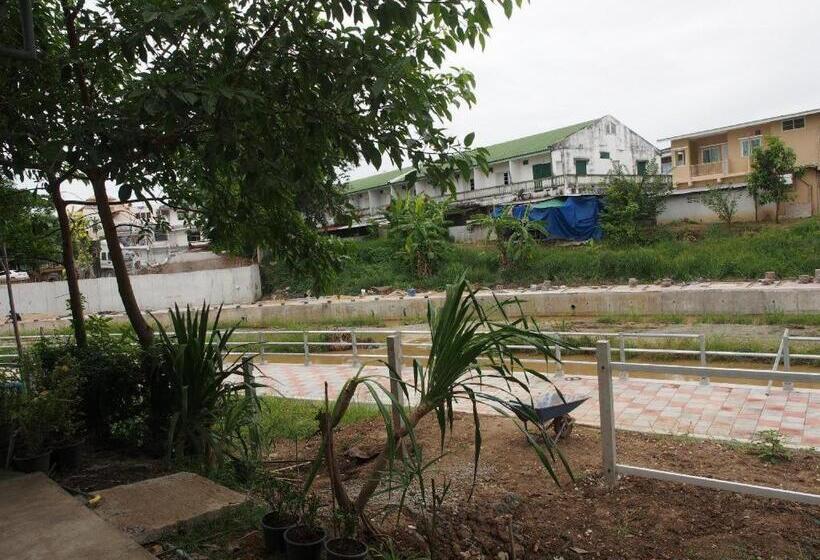 Отель Phetsuwan