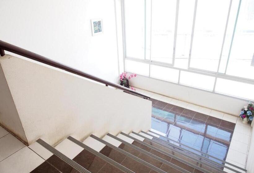 Отель Phetsuwan