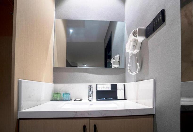 Borrman Hotel Xiangyang Gucheng National Wetland Park