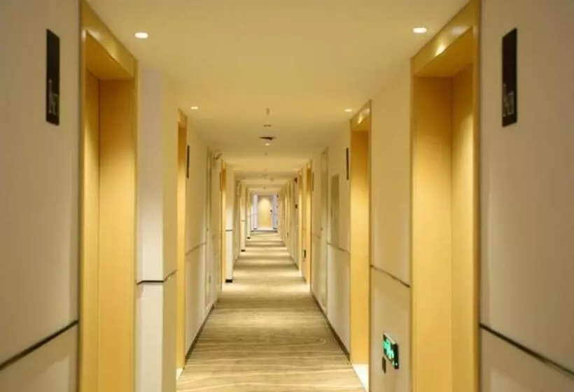 Hotelli City Comfort Inn Dandong Railway Station Yalu River Scenic Area