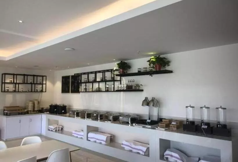 Hotelli City Comfort Inn Dandong Railway Station Yalu River Scenic Area