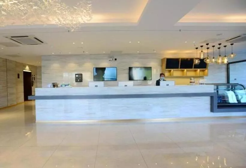 Hotelli City Comfort Inn Dandong Railway Station Yalu River Scenic Area