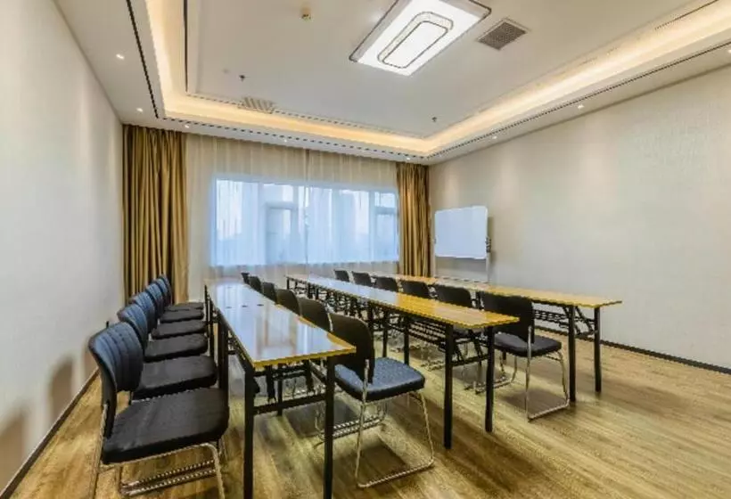 Hotelli City Comfort Inn Handan New Century Plaza
