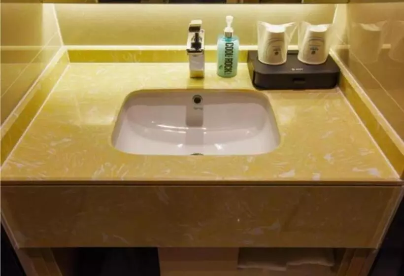 Hotelli City Comfort Inn Luocheng Bus Terminal