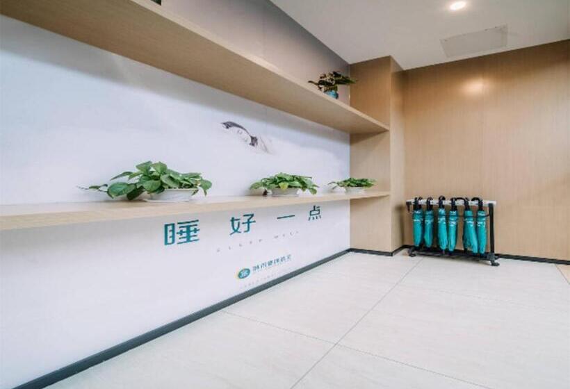 בית מלון כפרי City Comfort Inn Nanchang Dream World Xiejiacun Metro Station