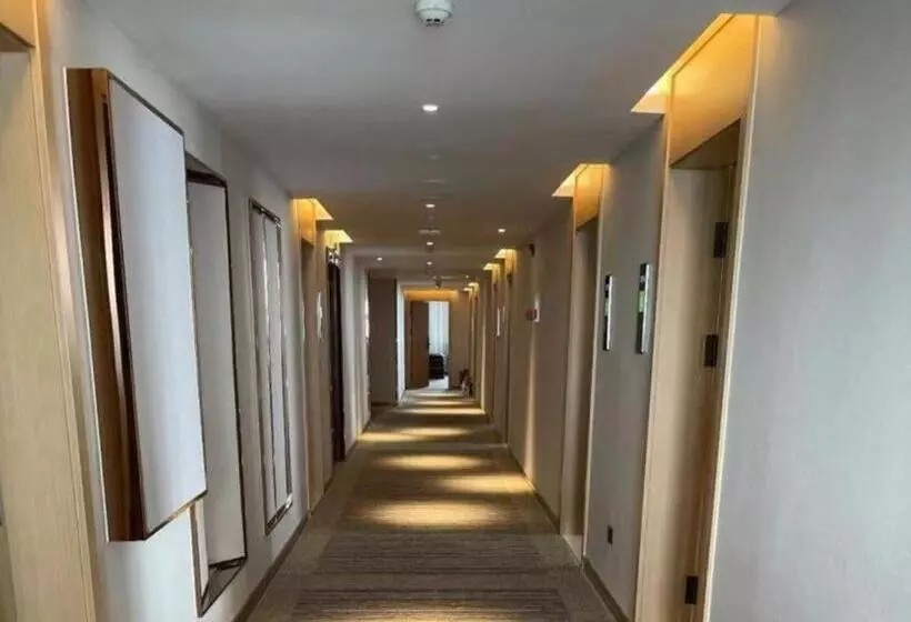 هتل Green Tree Inn Express Chengdu Jinniu District Railway Station Saiyuntai Metro Station