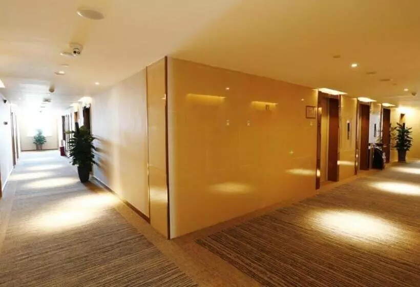 هتل Green Tree Inn Express Chengdu Jinniu District Railway Station Saiyuntai Metro Station