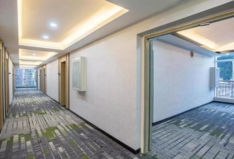 Hotelli Green Tree Inn Yunnan Chuxiong Yiren Ancient Town