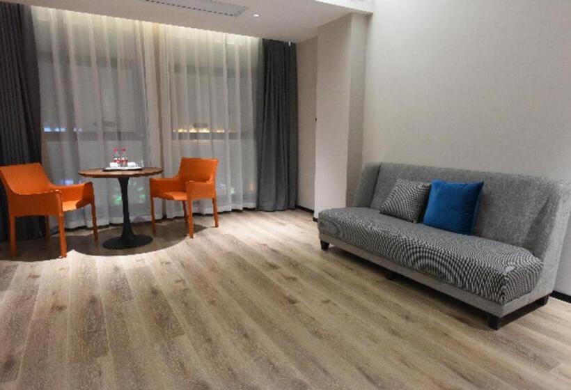 Premier City Comfort Hotel Hechi Luocheng Central Plaza