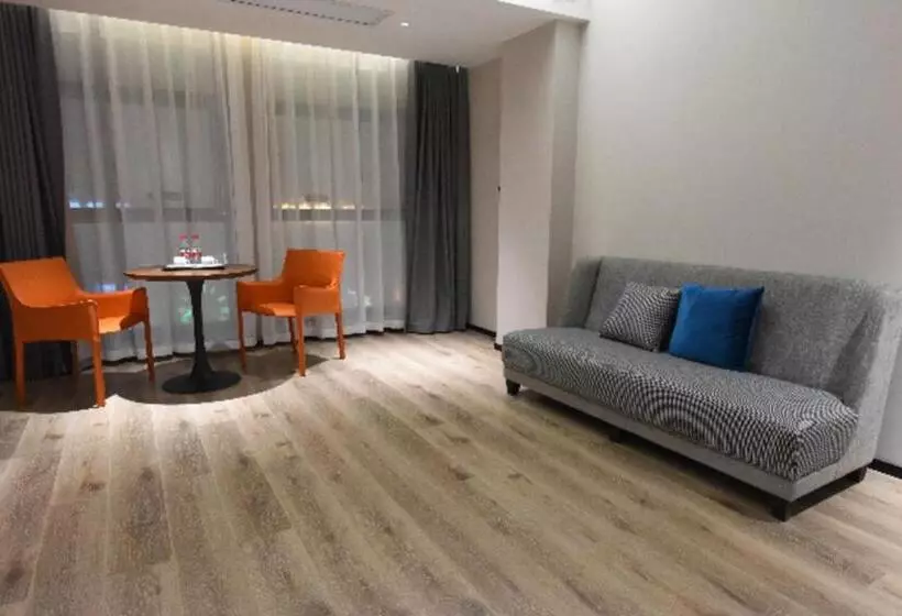 Premier City Comfort Hotel Hechi Luocheng Central Plaza