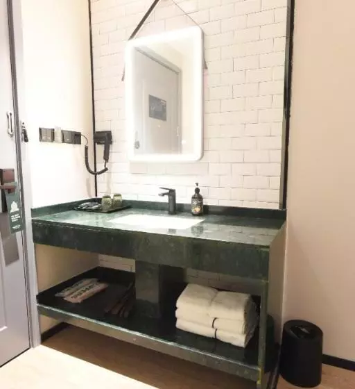 Premier City Comfort Hotel Hechi Luocheng Central Plaza