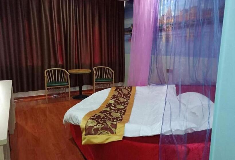 Super 8 Hotel Dingzhou Chongwen Street