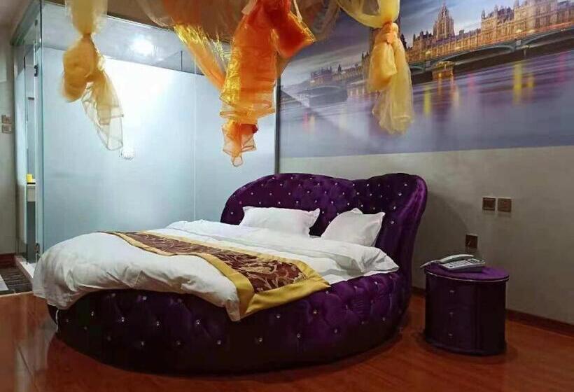 Super 8 Hotel Dingzhou Chongwen Street