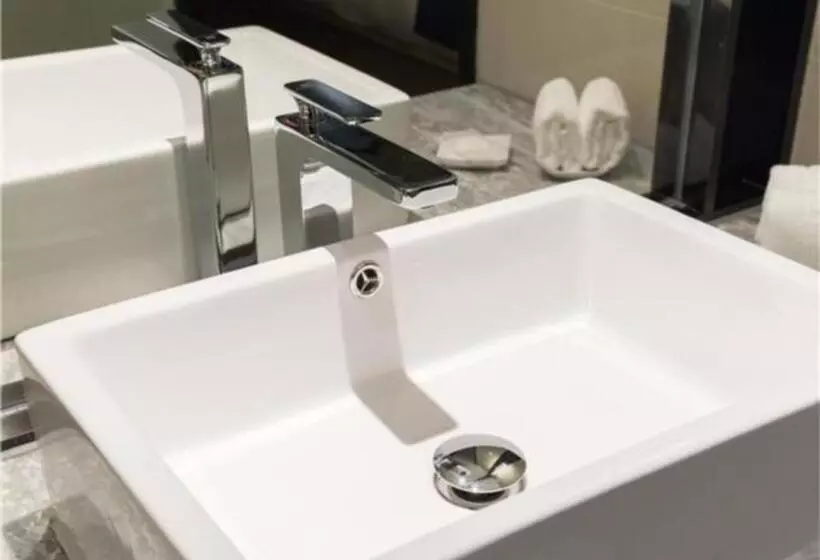 Echarm Hotel Yingshang High Speed Railway Station Wuzhou Wanhui Plaza