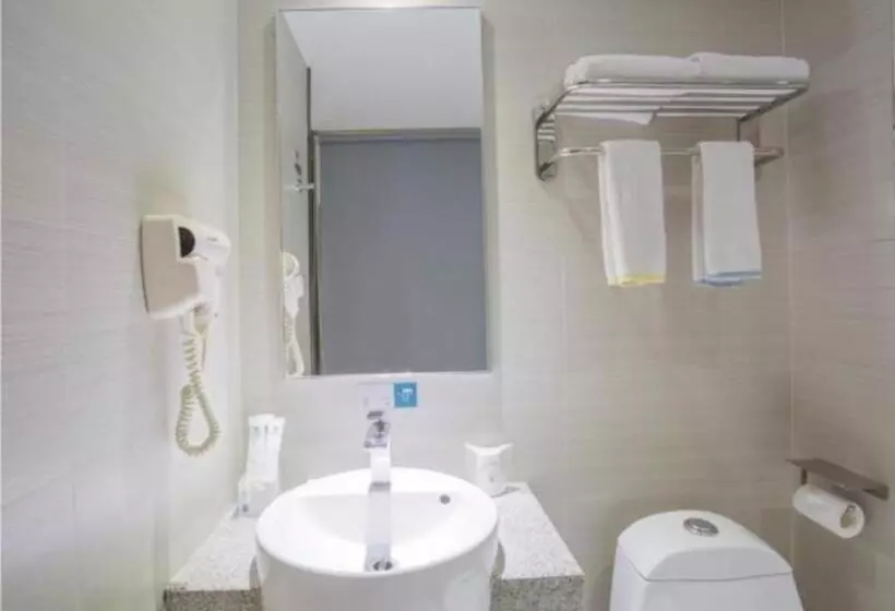 Hotelli City Comfort Inn Hechi Bama Shouxiang Avenue