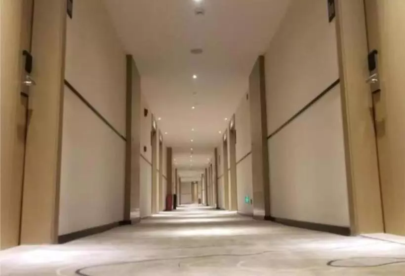 Hotelli City Comfort Inn Loudi Sports Center