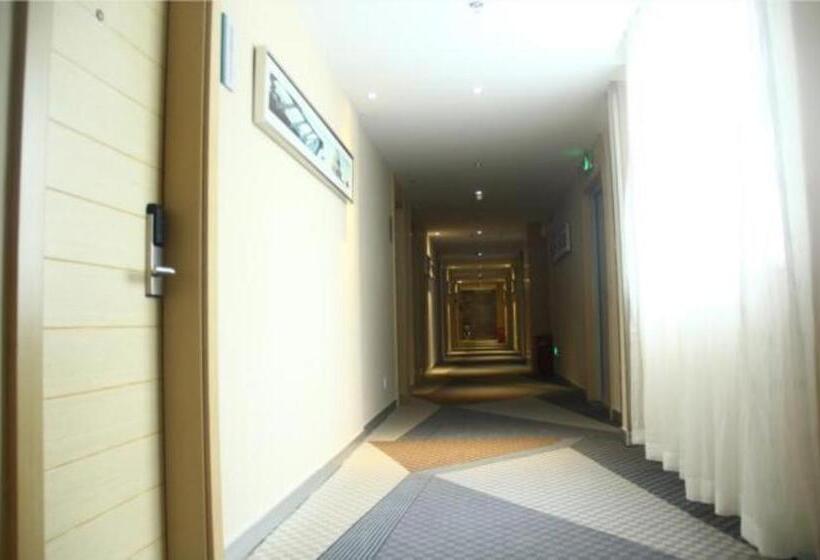 호텔 City Comfort Inn Xianning Chongyang Taoxi Avenue