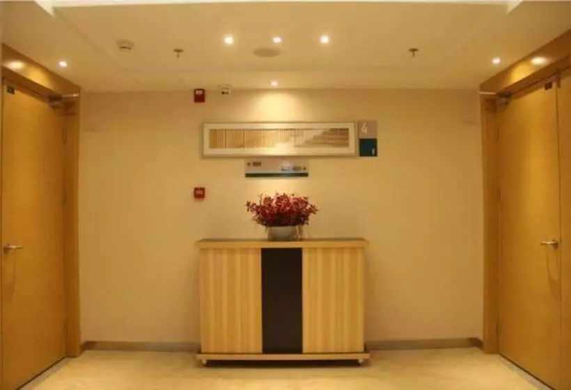 Hotelli City Comfort Inn Xinxiang Pingyuan Road Pangdonglai
