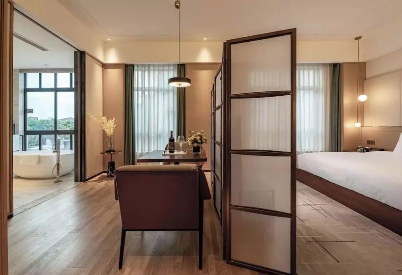 Hotelli Lujiang Mega