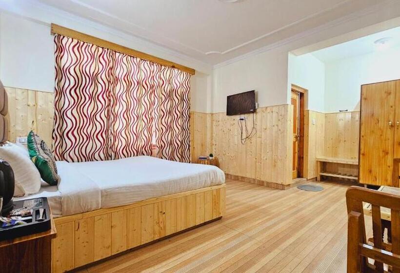 فندق Moon Blaze   Next To Hadimba Temple Near Mall Road Bonfire ! Open Terrace ! Personal Parking