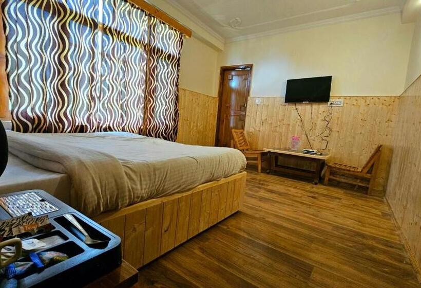 فندق Moon Blaze   Next To Hadimba Temple Near Mall Road Bonfire ! Open Terrace ! Personal Parking